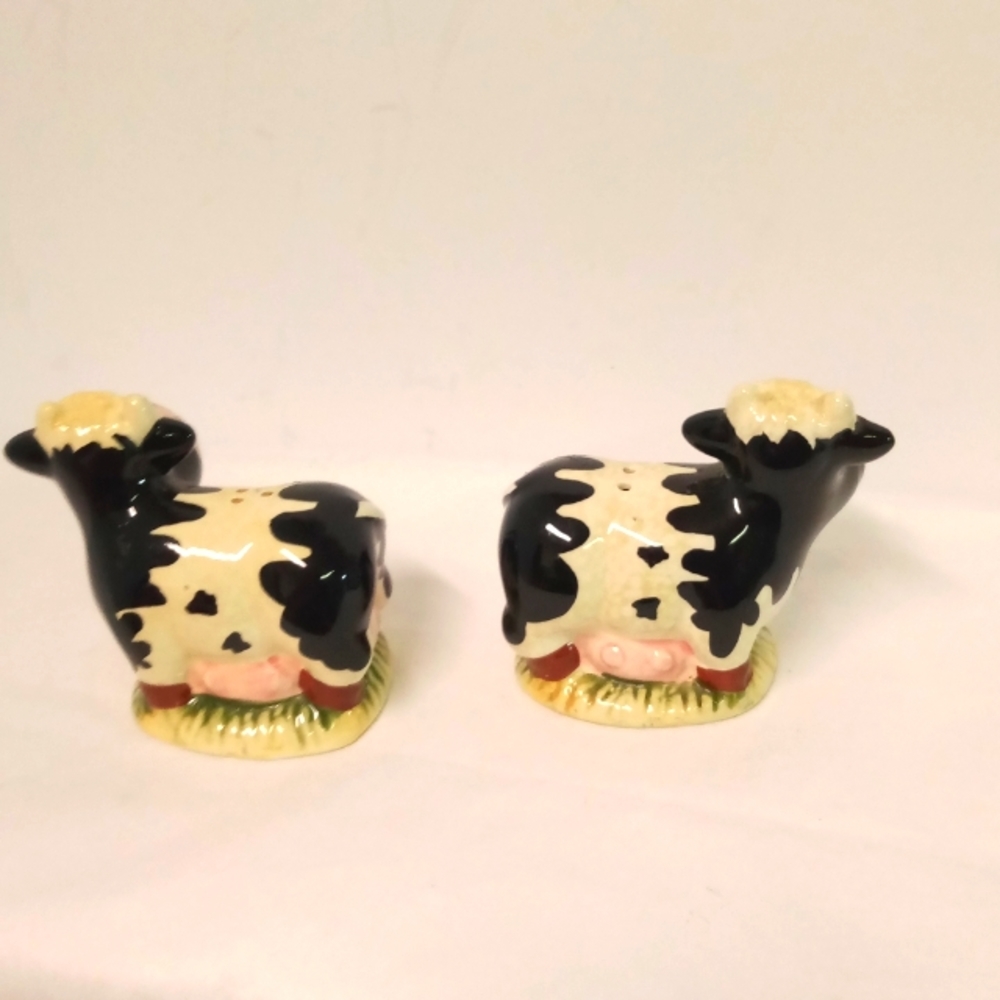 Vintage Milk Cows Salt & Pepper Shakers Black & White Ceramic